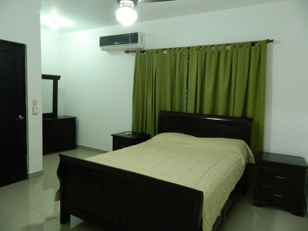 Residencial Vista Del Bosque Apartment Сантяго де лос Кабайерос Екстериор снимка