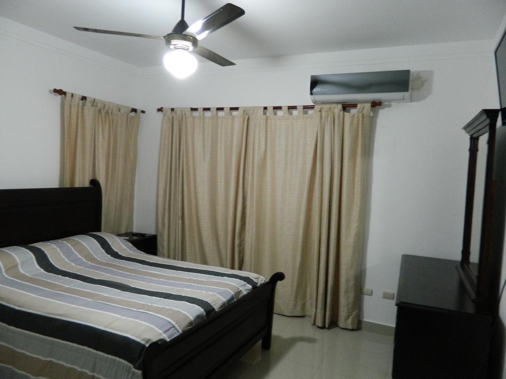 Residencial Vista Del Bosque Apartment Сантяго де лос Кабайерос Екстериор снимка