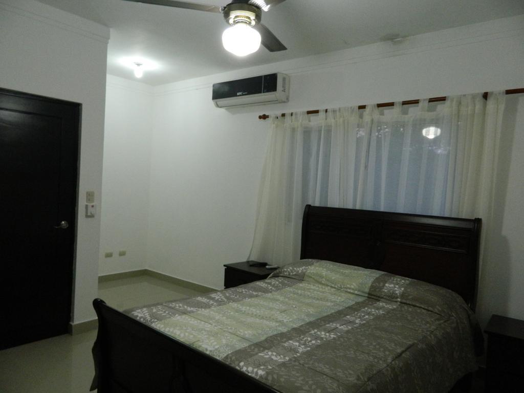 Residencial Vista Del Bosque Apartment Сантяго де лос Кабайерос Екстериор снимка