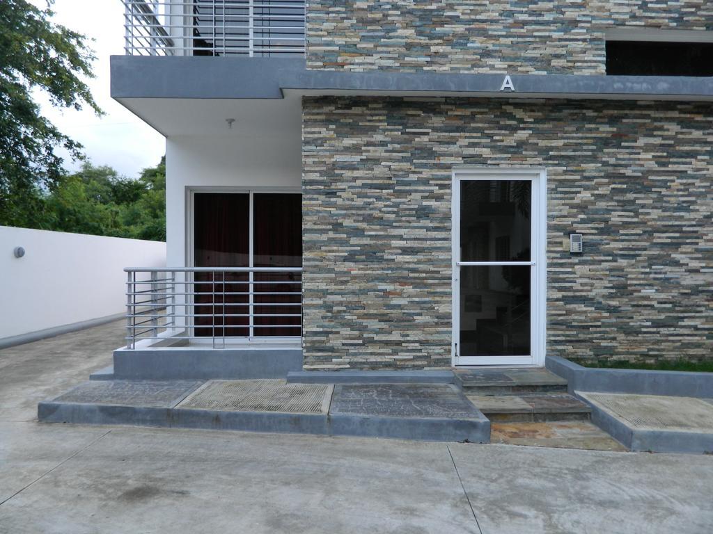 Residencial Vista Del Bosque Apartment Сантяго де лос Кабайерос Екстериор снимка